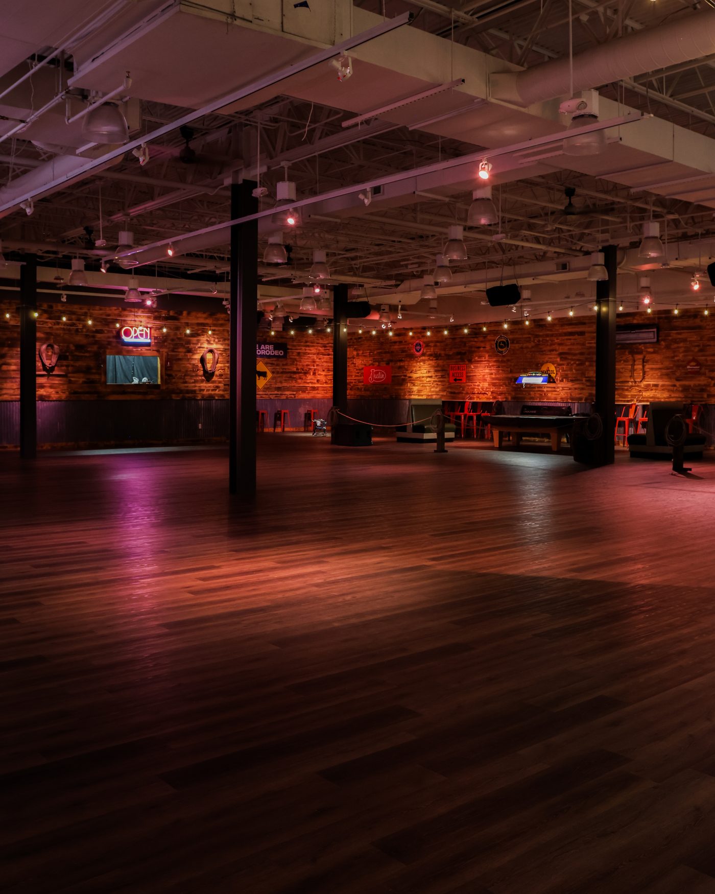 Crowd at a Swingin Dance Co event